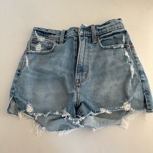 Abercrombie light wash mom short jeans high rise size 24